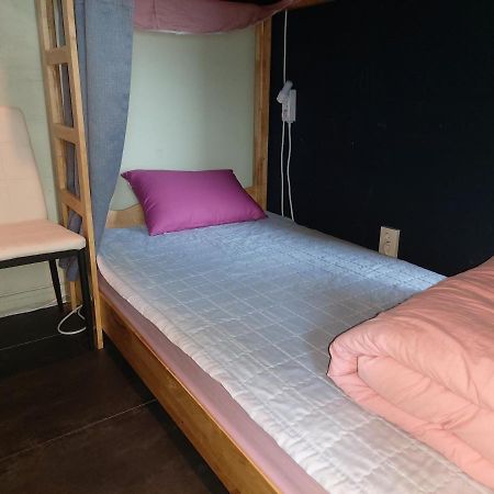 Buzz Guesthouse Hostel Сеул Экстерьер фото