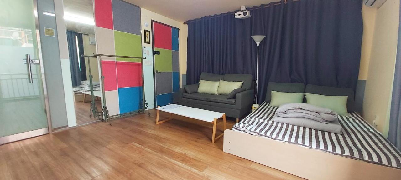Buzz Guesthouse Hostel Сеул Экстерьер фото
